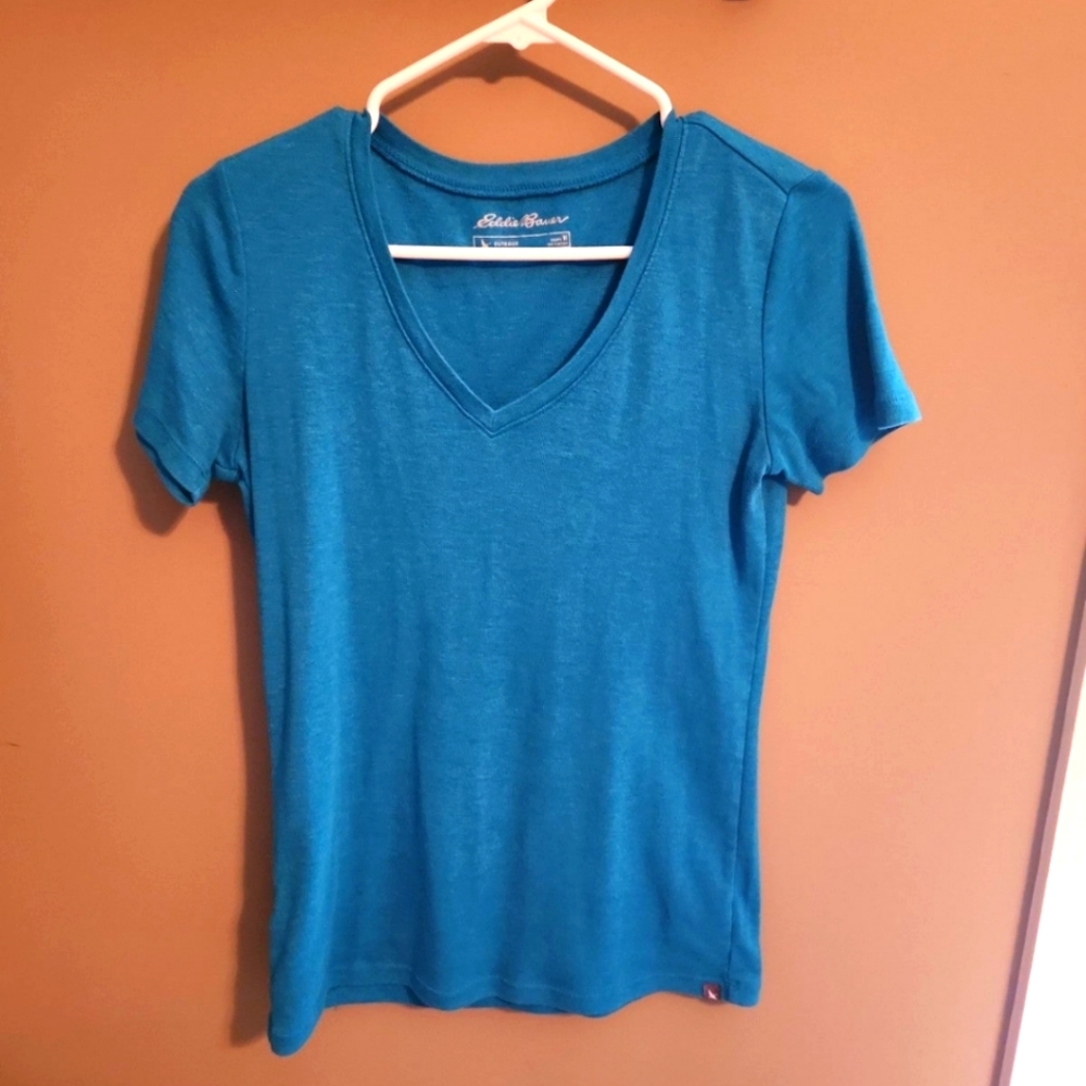 Eddie Bauer Outdoor V-neck Tee - Women's Medium